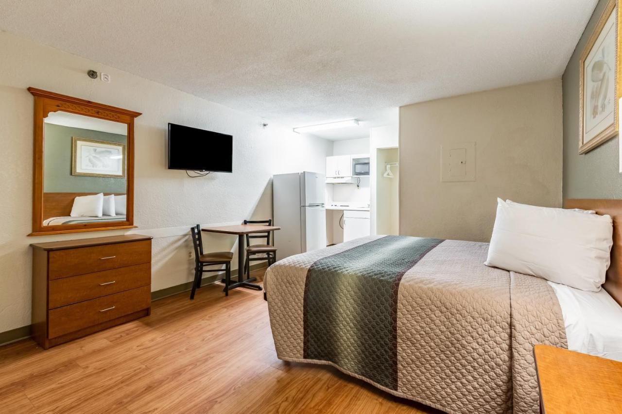 Hometowne Studios By Red Roof Atlanta Ne - Norcross South Экстерьер фото