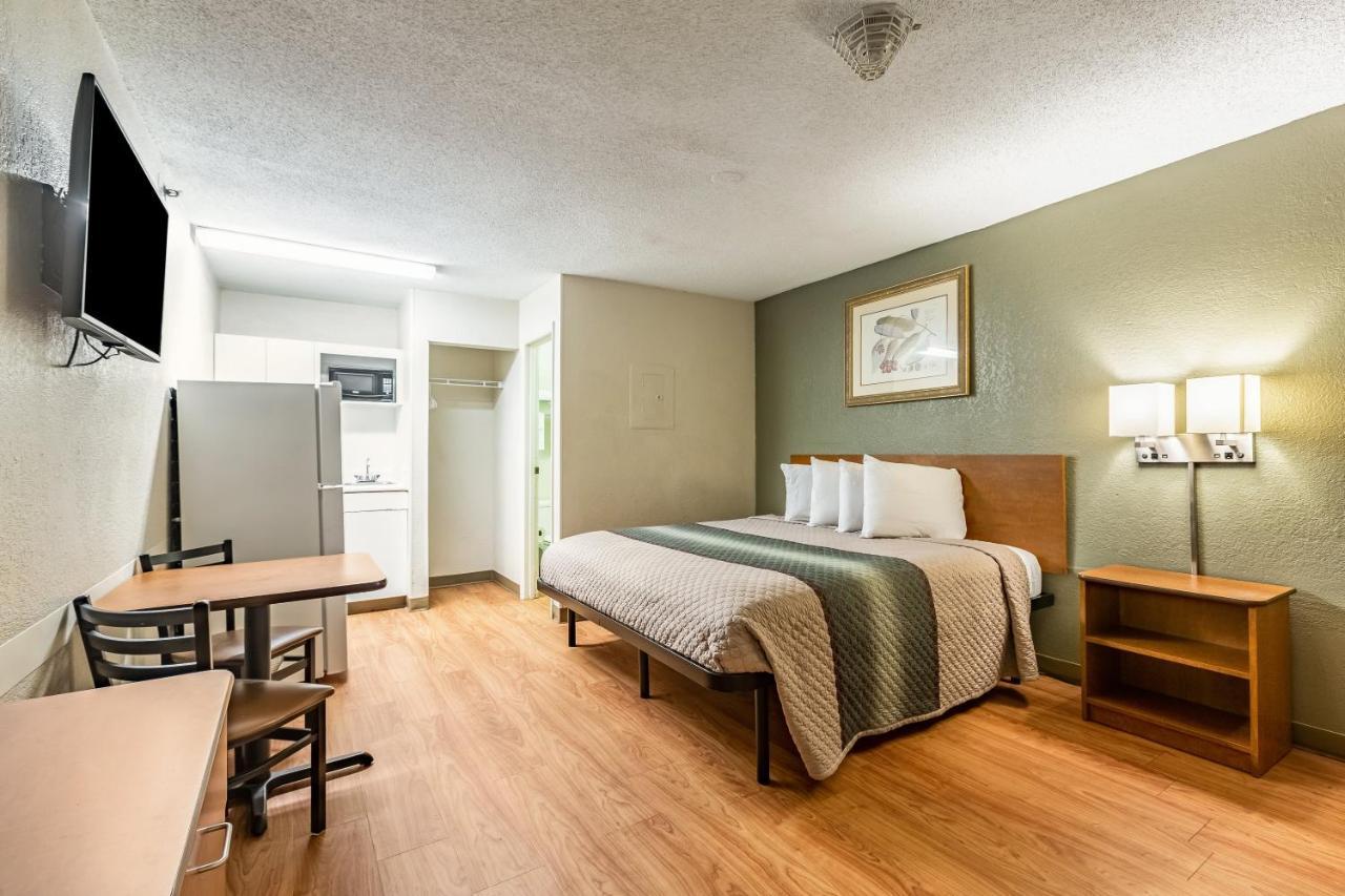 Hometowne Studios By Red Roof Atlanta Ne - Norcross South Экстерьер фото